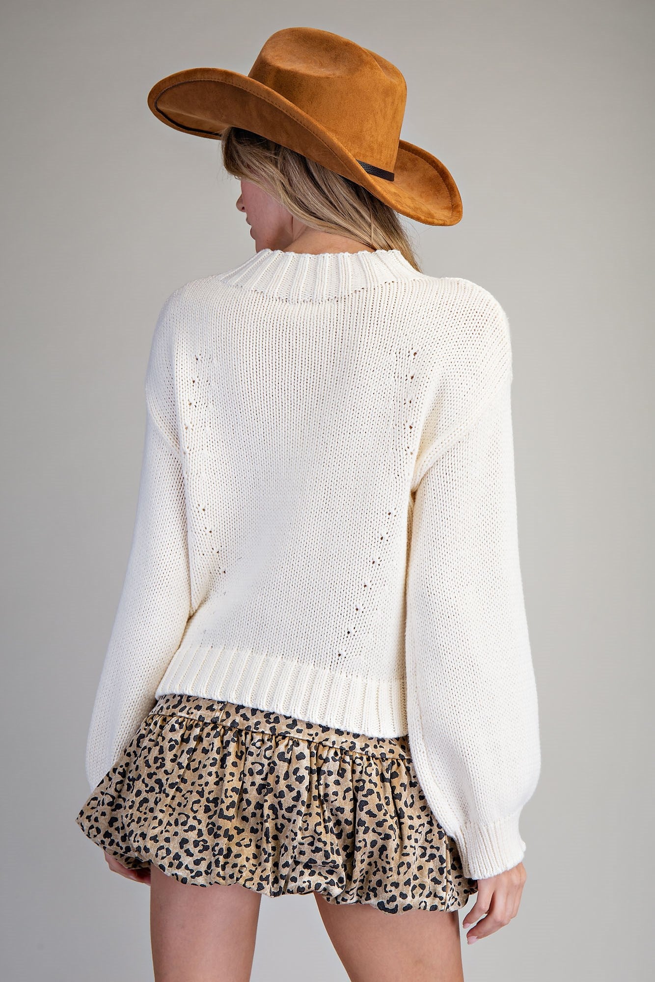 Horse Shoe Light Knit Sweater